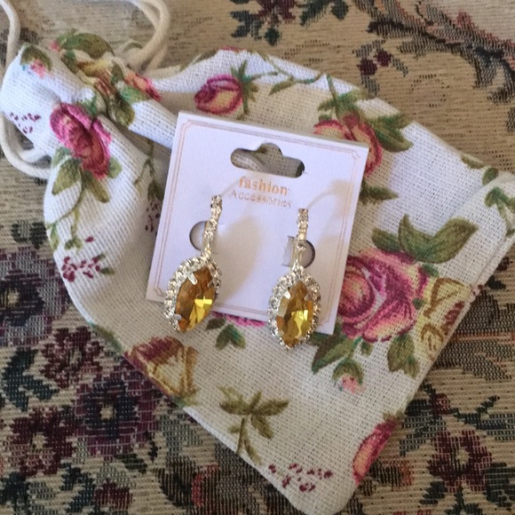 Yellow Rhinestone earrings with free pouch - Picture 1 of 4